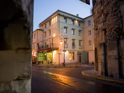 Brit Hotel Acacias - Arles
